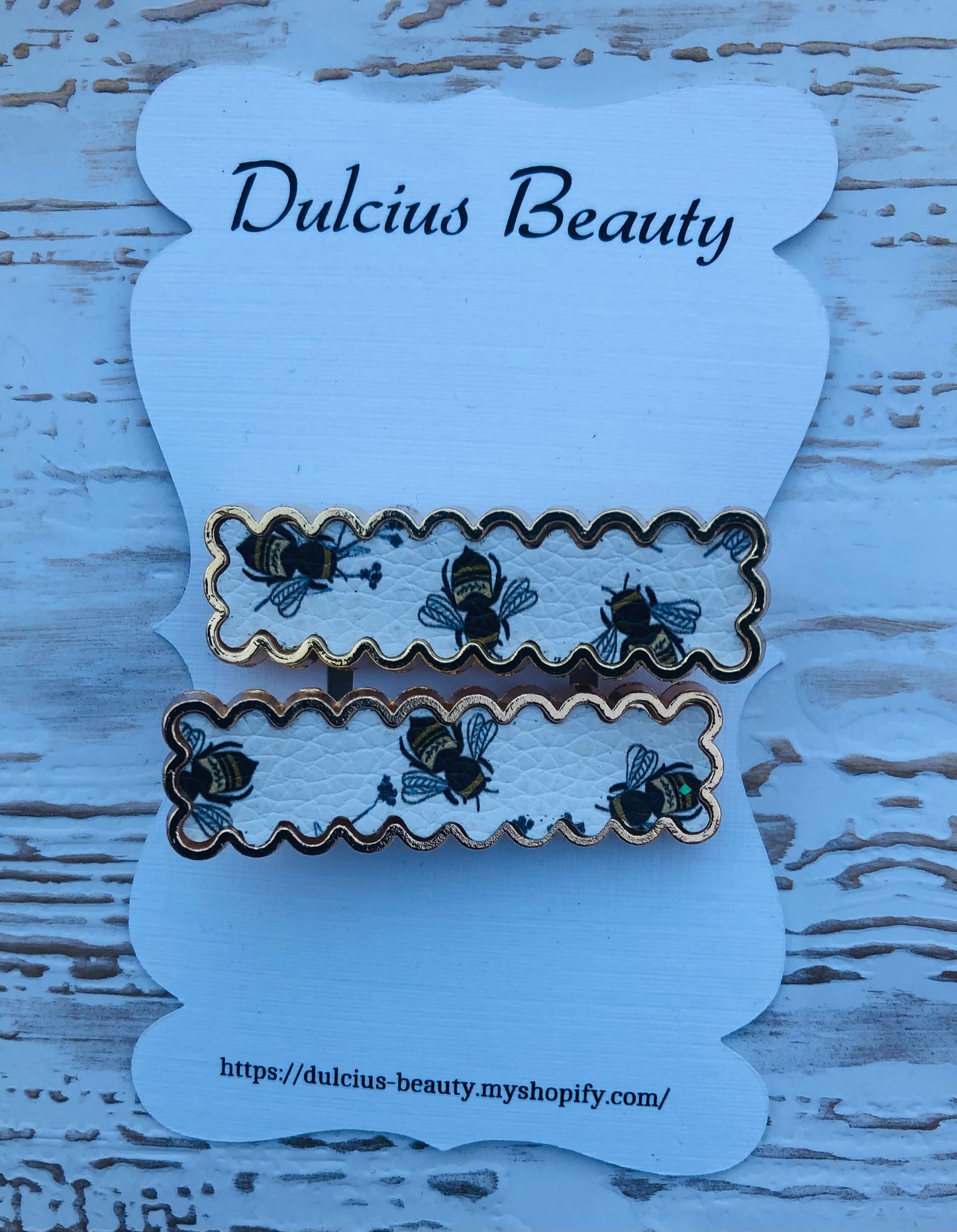 Mini Scalloped Busy Bee Inlay Gold Hinge Clips